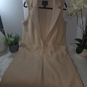 Tahari Tan Sleeveless Wool Trench Coat. Size Small